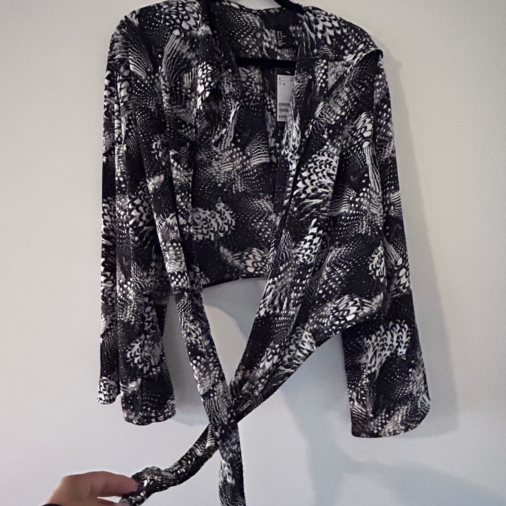 H & M • Black & White Womens Top • sz M - Picture 2 of 10